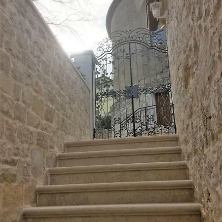 Bachelor's Art Retreat With Spectacular Views בית נופש ורסאר