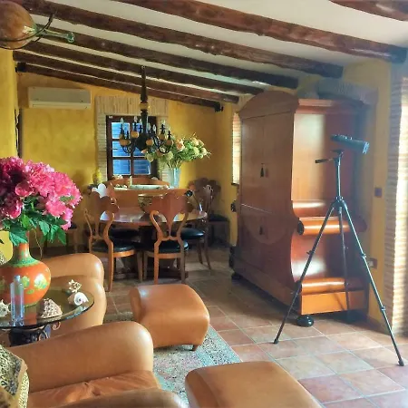 Bachelor's Art Retreat With Spectacular Views