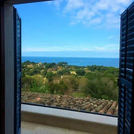 Bachelor's Art Retreat With Spectacular Views בית נופש ורסאר