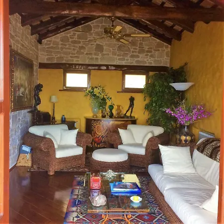 Bachelor's Art Retreat With Spectacular Views בית נופש